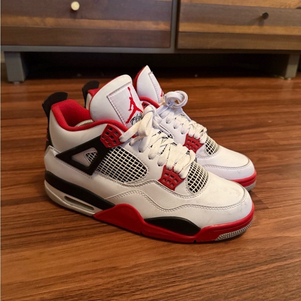 Jordan 4 fire reds